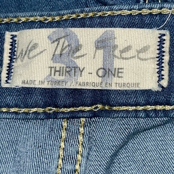 WE THE FREE JUST FLOAT ON ELEPHANT EAR BELL BOTTOM EXTREME FLARE BLUE JEANS - 31 - Picture 10 of 15